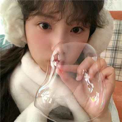 娇憨女郎